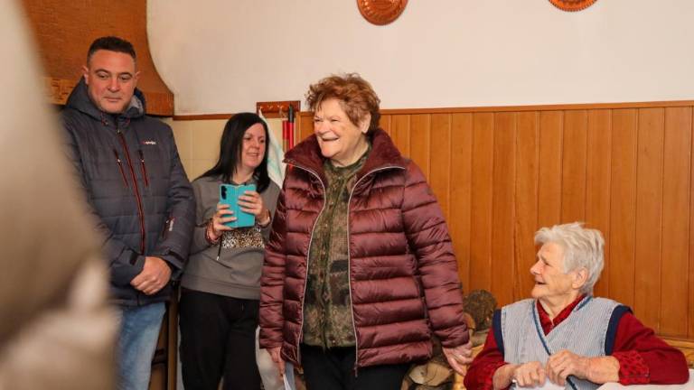 Koledniška pesem odmevala med snežinkami