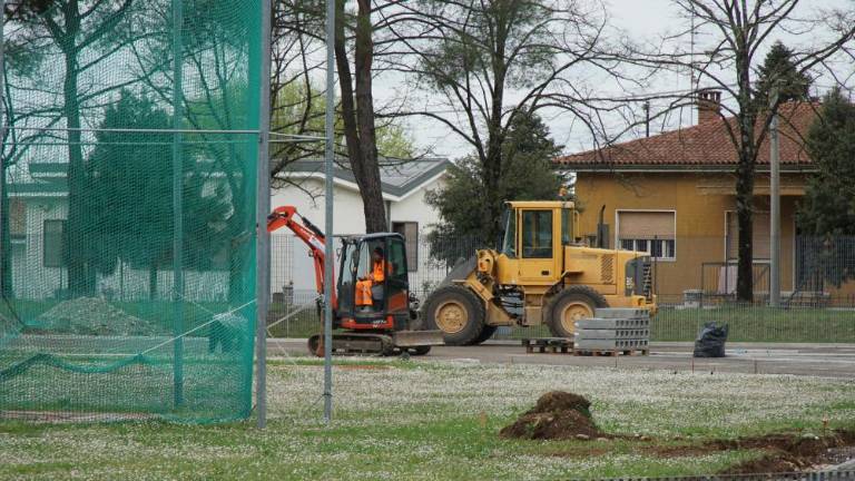 Stekla obnova dotrajane atletske steze