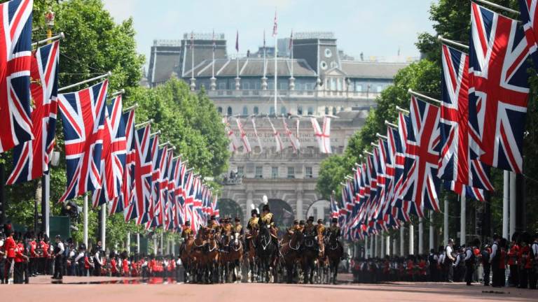 V Londonu se je začelo praznovanje ob jubileju kraljice Elizabete (foto)
