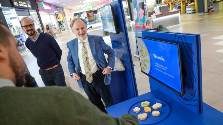 Dvojezičnost spodbujajo s »poljubi«