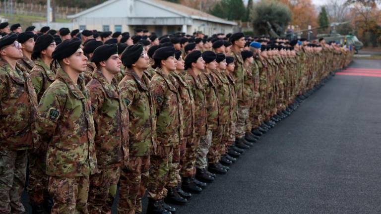 Strinjajo se z okrepitvijo vojaških vrst, a ne z obvezno vojaščino