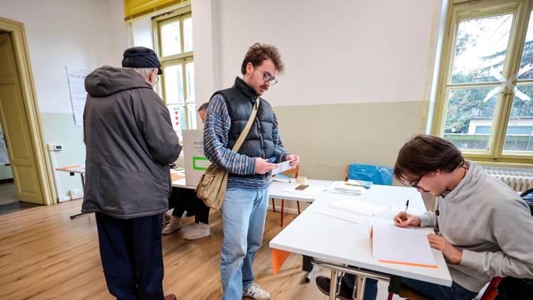 Zaprli volišča, na vrsti štetje glasov