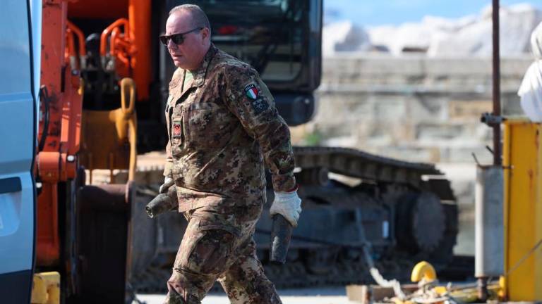Topovske izstrelke odpeljali iz barkovljanskega portiča (foto)