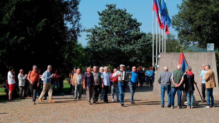O spominu in pravičnosti pri spomeniku padlim v NOB
