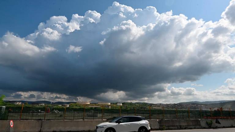 V prihodnjih urah opozarjajo pred močnimi nevihtami