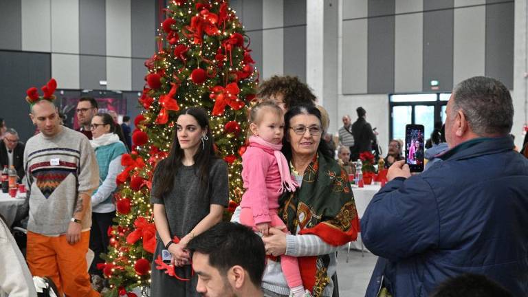 400 ljudi na dobrodelnem božičnem kosilu