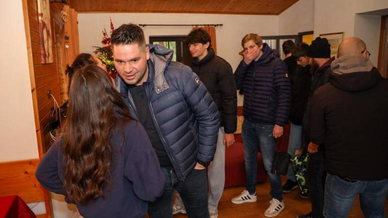 Koledniška pesem odmevala med snežinkami