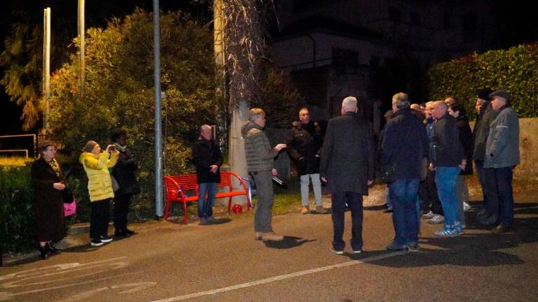 Simbol boja proti nasilju nad ženskami tudi na Peči