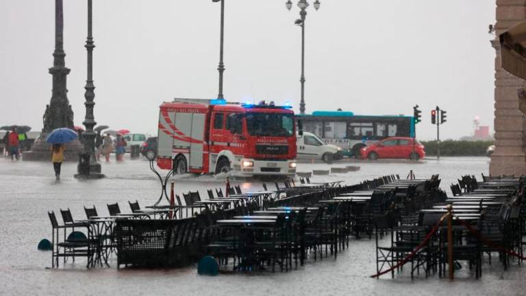 Gasilci do 17. ure v FJK opravili več kot 200 intervencij (video)