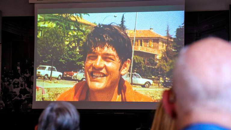 Odličen pevec, res dober basist, ki je bil na odru osebnost