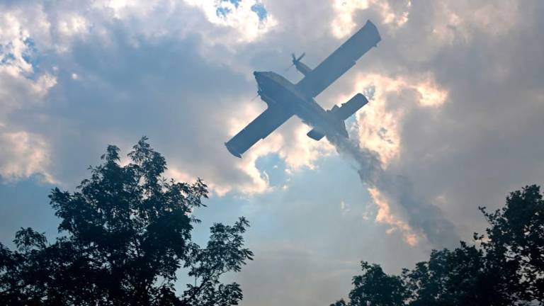 V FJK štiri letala kanader, na Krasu najmanj dve