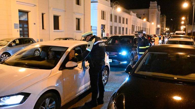 Ponoči v Trstu odvzeli 15 vozniških dovoljenj in izrekli 160 točk