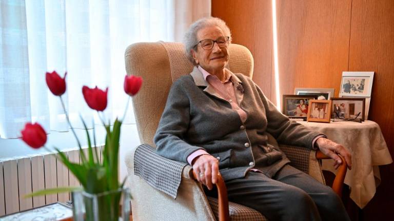 Pred 80 leti jo je po bombardiranju fotograf ujel na kupu ruševin