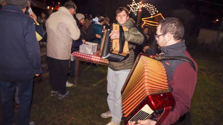 S čezmejno baklado pomagali hospicu