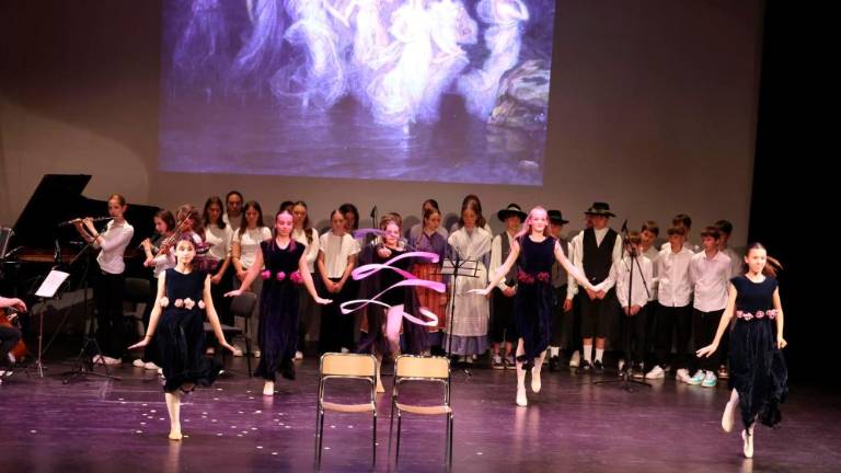 Zaigrali, zapeli in zaplesali z Zlatorogom in vilami