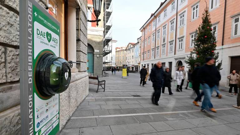 Defibrilator je tam zato, da se ga uporabi