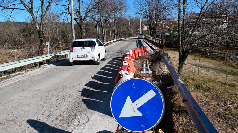 V Gropadi nocoj javno srečanje o obnovi ceste