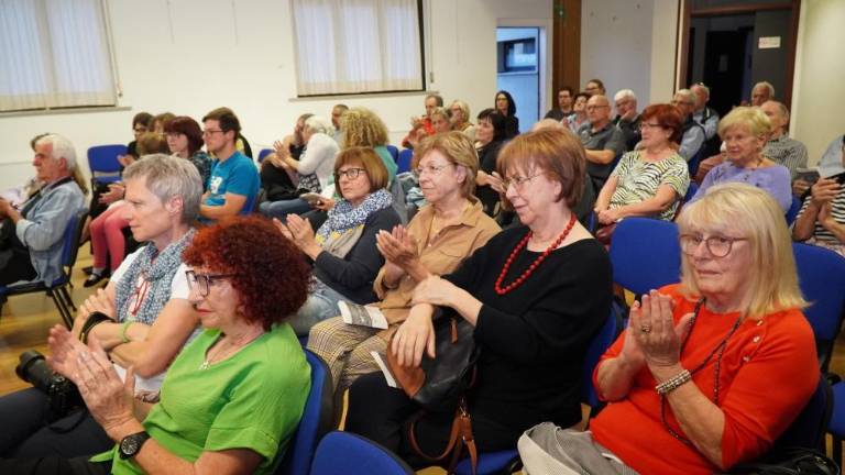 Moderna potujoča pevka