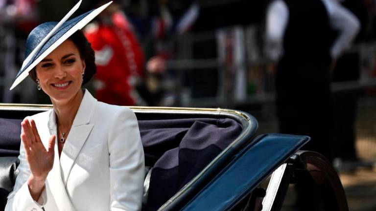 V Londonu se je začelo praznovanje ob jubileju kraljice Elizabete (foto)