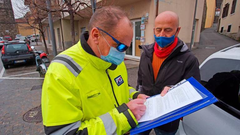 Zbiranje podpisov proti fašistični propagandi s polno paro