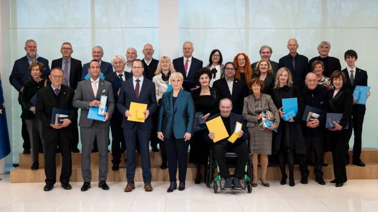 Slovenska odlikovanja za zaslužne Slovence v Italiji