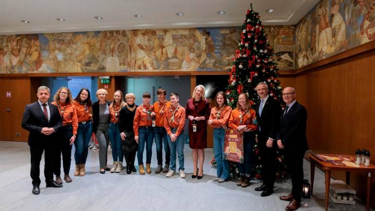 Luč miru iz Betlehema v teh dneh tudi pri najvišjih predstavnikih oblasti RS