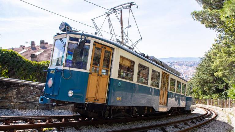 Še ne vedo, kdaj bo tramvaj spet zapeljal