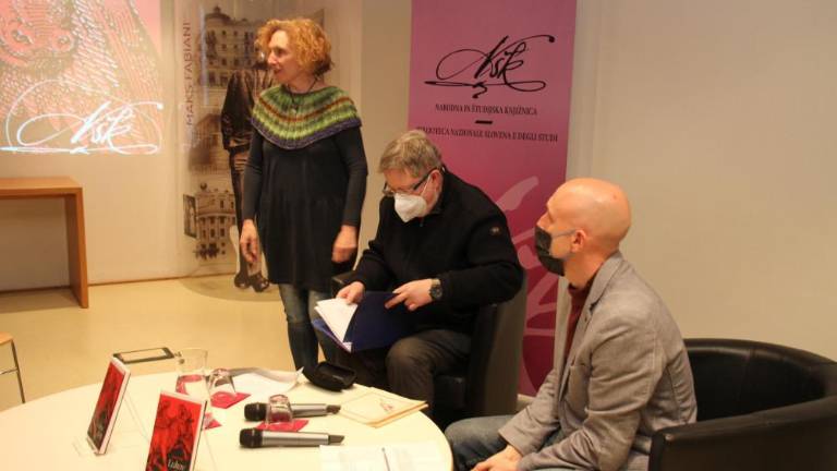 »Težko je govoriti o poeziji, ko ne tako daleč od nas grmijo topovi«