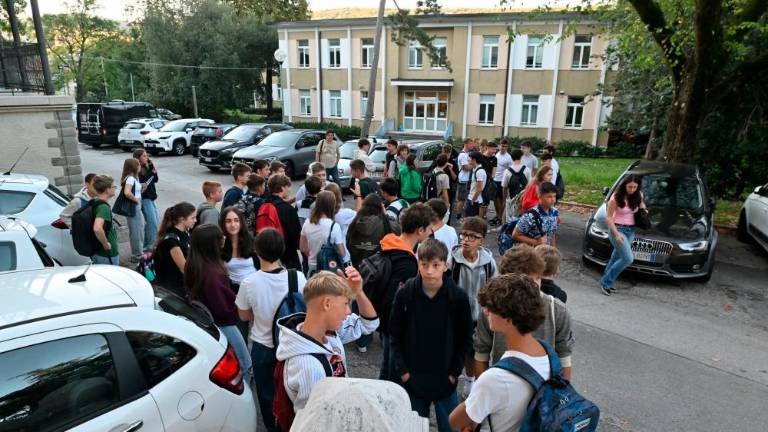 Dijaki DIZ Jožef Stefan prvi prestopili šolski prag (foto)