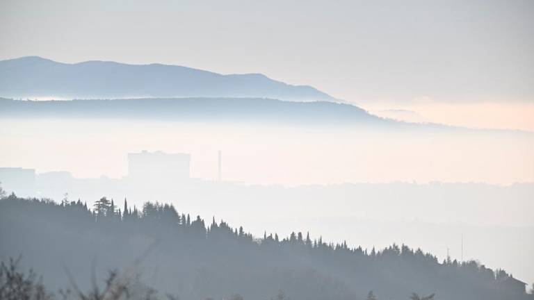 S temperaturnim obratom v nižinah vlaga in umazan zrak