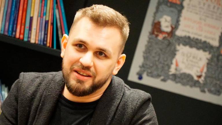 V zbirki Nedaleč so ljudje iz naše soseščine