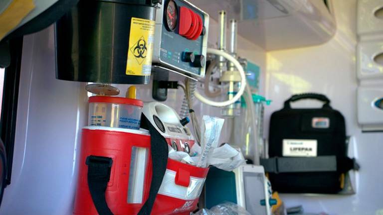 V Ulici Carducci oživljali moškega