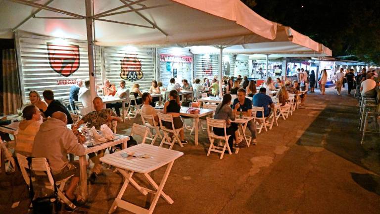 Za ureditev stalnih kioskov stroga pravila