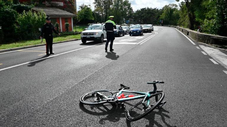 Trčila avtomobil in kolesar