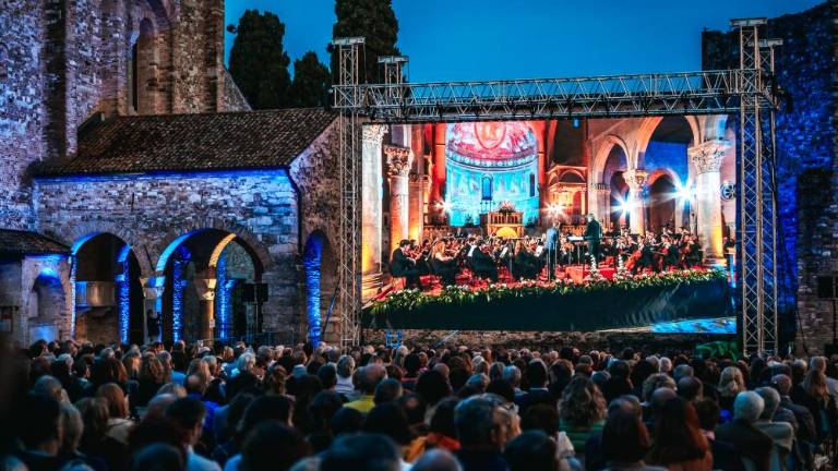 Publika na koncertu navdušeno ploskala po vsakem stavku