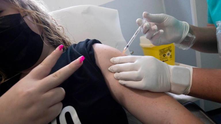 Na cepljenje se lahko prijavijo tudi najstniki, stari od 12 do 15 let