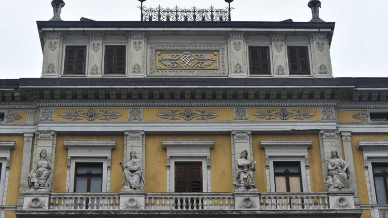 Tržaških devetdeset črnih lukenj