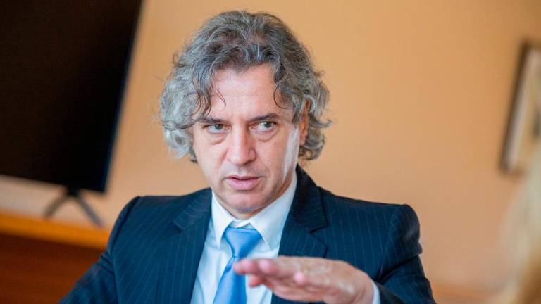 Golob bo sprejel odstop notranje ministrice Bobnar