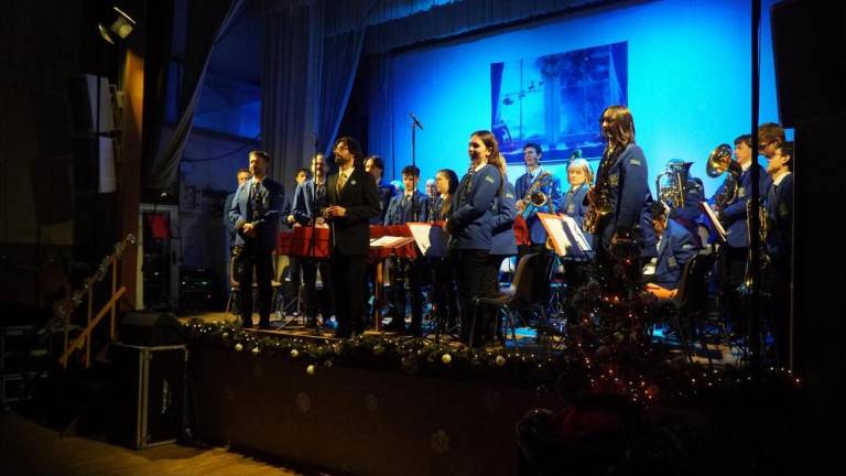 Božični koncert postregel s pestrostjo