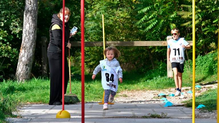 Na kraškem robu ob stojnicah tudi zabava