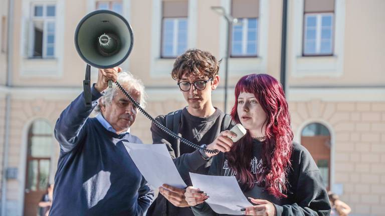 Sporočilu miru iz Assisija mladi ponesli na čezmejni goriški trg