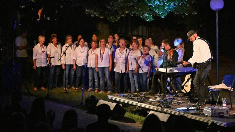 Vlado Kreslin zaigral s proseškimi prijateji