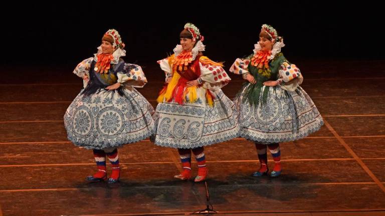 Folklorni ansambel Lado