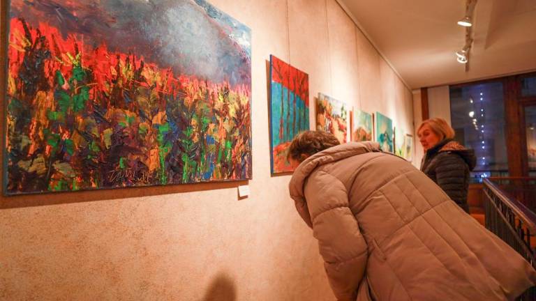 Umetniki odprli vrata do ljudi v stiski