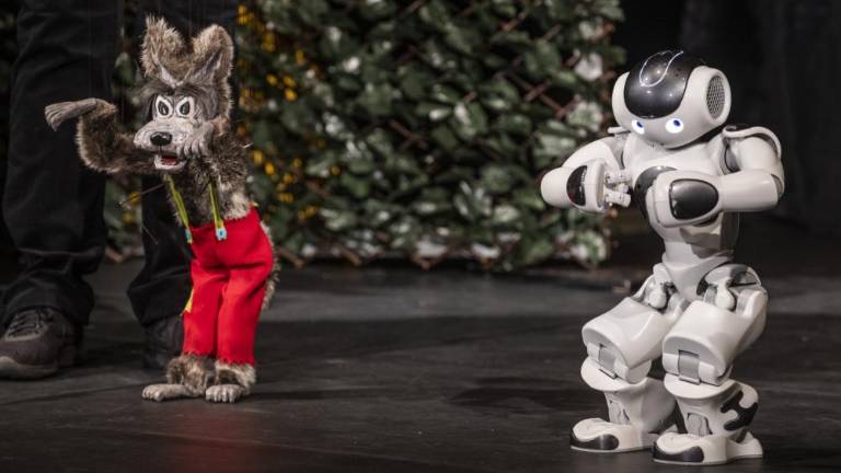 Letos o prepletenosti družbe s tehnologijo