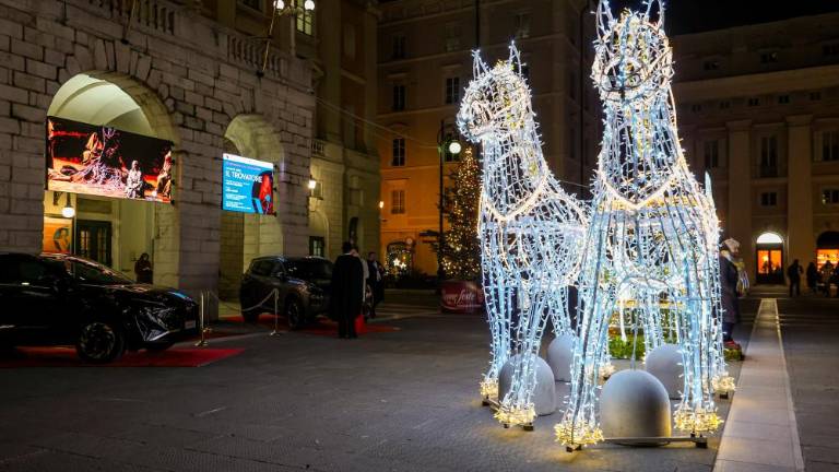 V Trstu prižgali praznične lučke