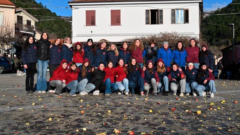 Okrogla obletnica obmetavanja z jabolki