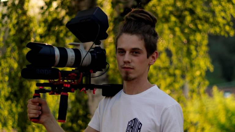 Triindvajsetletni videomaker živi in dela v Špetru