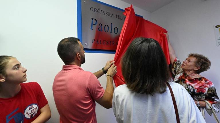 Z občuteno slovesnostjo poimenovali repensko telovadnico po Paolu Colji