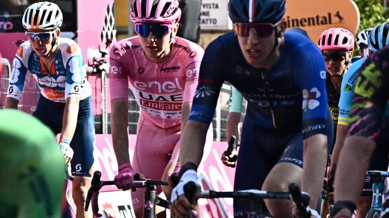 Tadej Pogačar ostaja v rožnatem